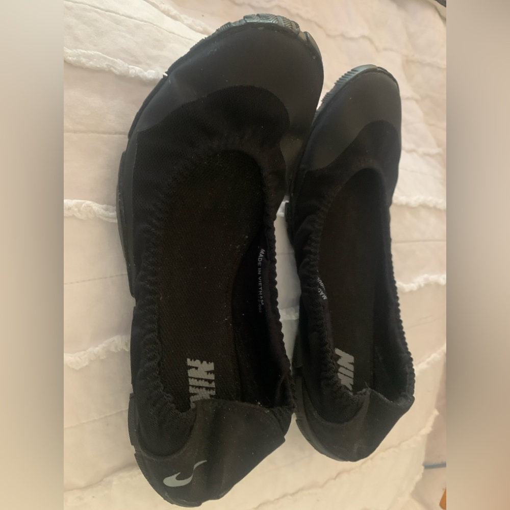 Nike Women's Black Elastic Slip-On Ballet Flats